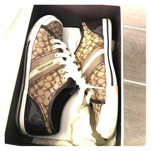 Coach shoes !!